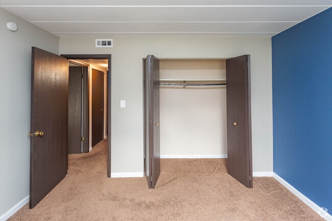 2BR, 1BA - 1,100 SF