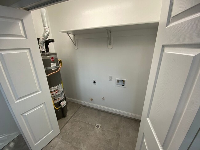 Photo - 1134-1140 Chinowth / 4030-4036 Tulare Unit 4036 W. Tulare