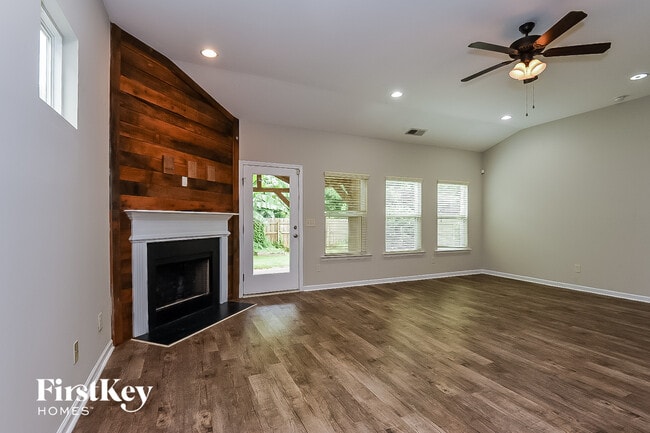 Photo - 180 Renford Rd