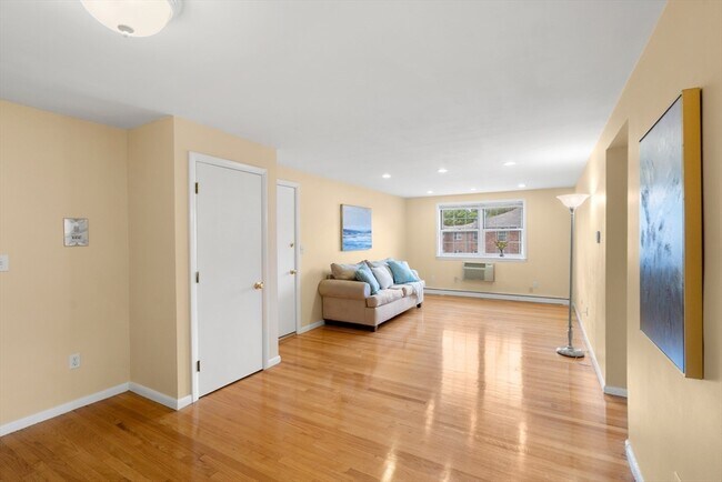 Photo - 12 Colonial Village Dr Unidad 12