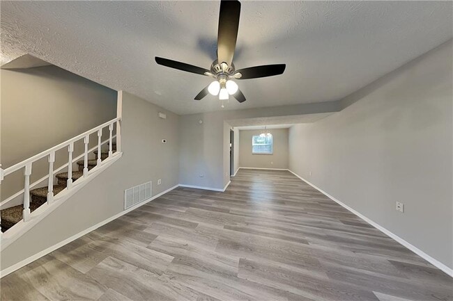 Photo - 455 Sheringham Ct