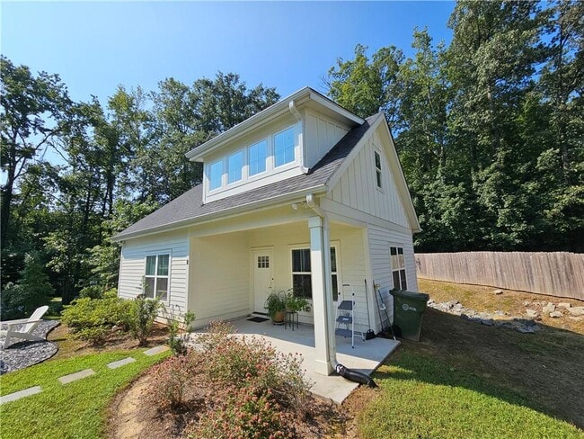 Photo - 2400 Lowe St NW