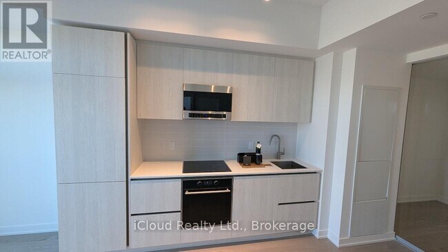 Photo - 120 Broadway Ave Unité 2414