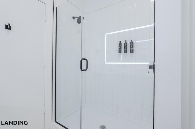 Photo - 2623 Keene St Unidad 518