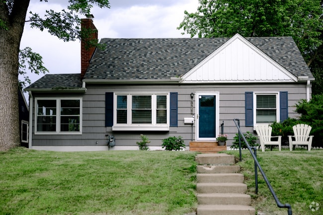 Building Photo - 6628 Russell Ave S Rental