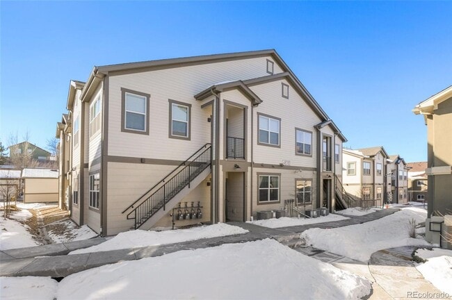 Photo - Like new gorgeous ground level Condo with Detached Garage and open floor plan.