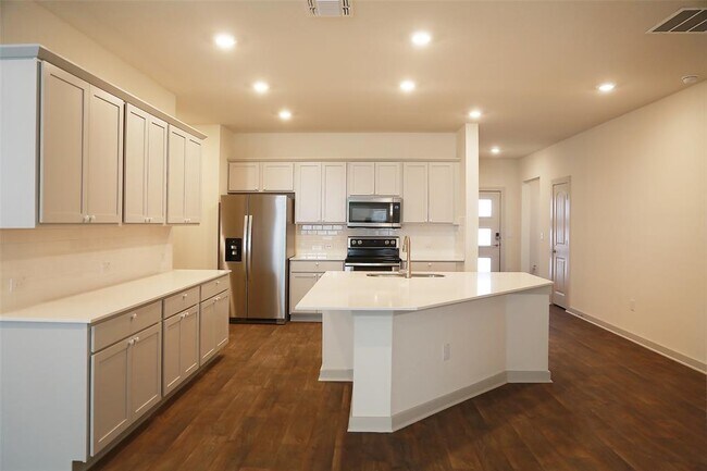 Photo - 3113 Bragg Pl