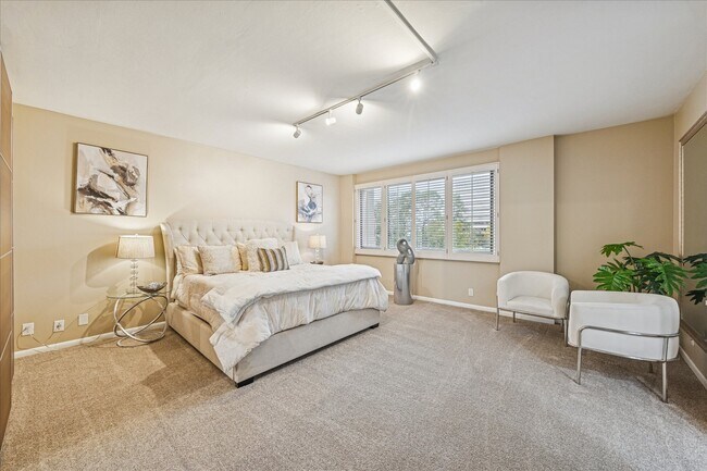 Photo - 49 Briar Hollow Ln Unit 505