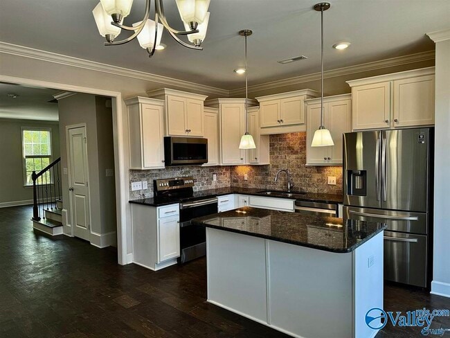 11 Biltmore Dr NW