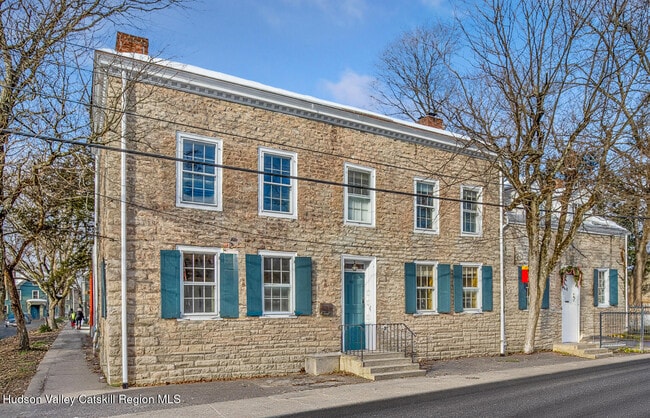 Building Photo - 43 Crown St