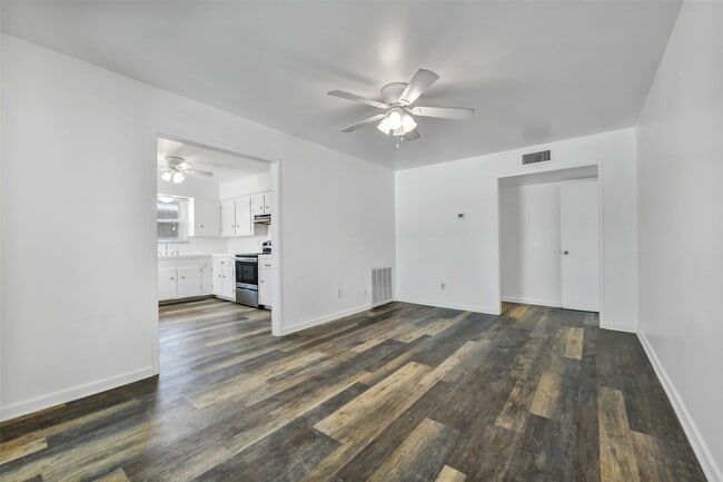 Photo - 123 The Strand