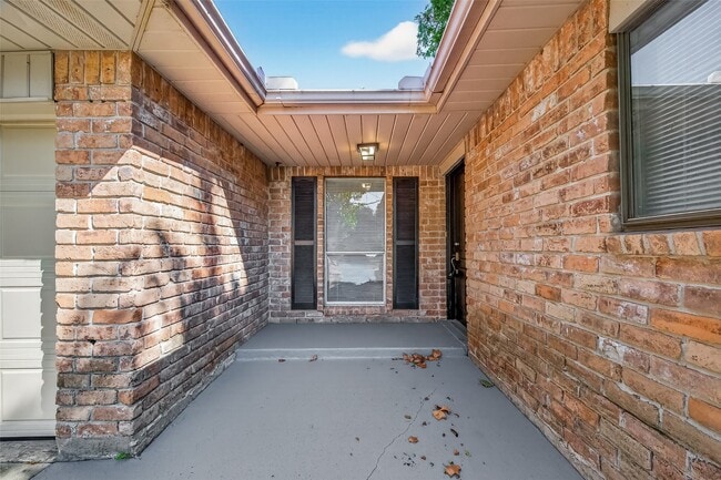 Photo - 811 Lochmoor Ln