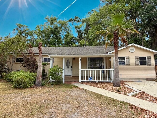 Building Photo - Cottage style home