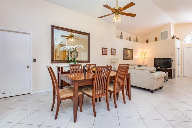 Photo - 140 Paddock Ln