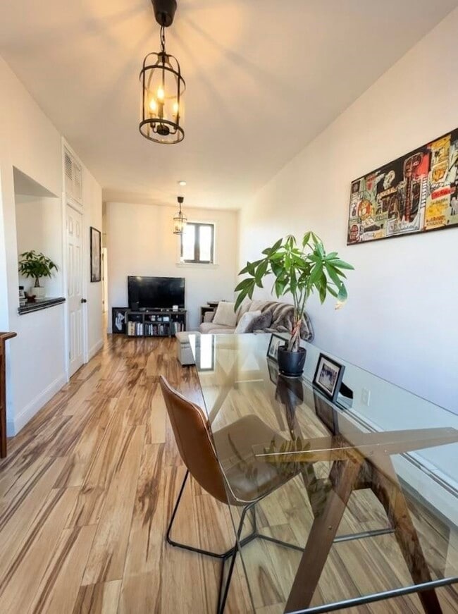 Building Photo - 316 27th St Unit 3