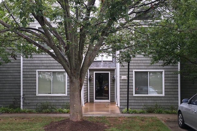 Building Photo - 1214 Clifden Green Rental