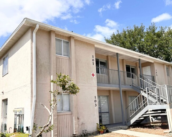 P-105c - P-105c Apartment Unit 105 Cory Lane