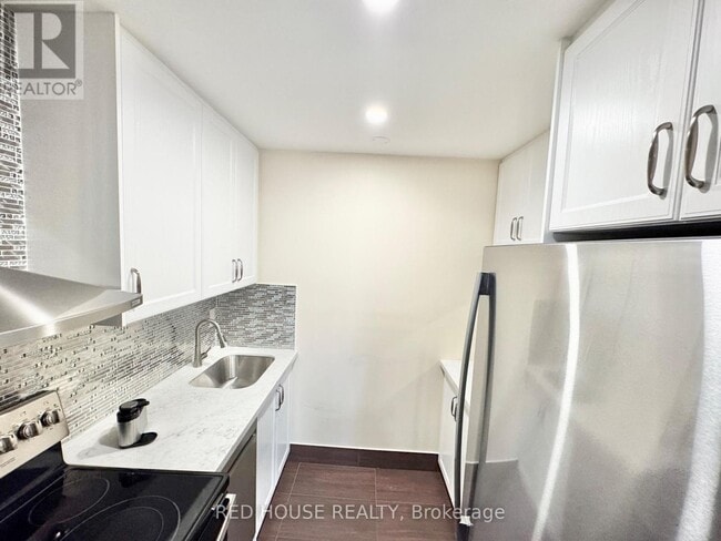 Photo - 3025 The Credit Woodlands