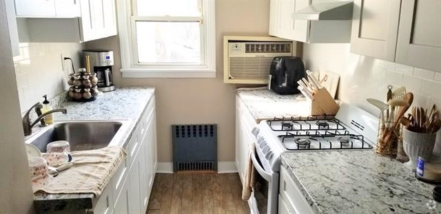 Building Photo - 1259 Paterson Plank Rd Unit 2L Rental