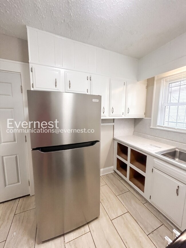 Photo - 856 N Cameron Ave