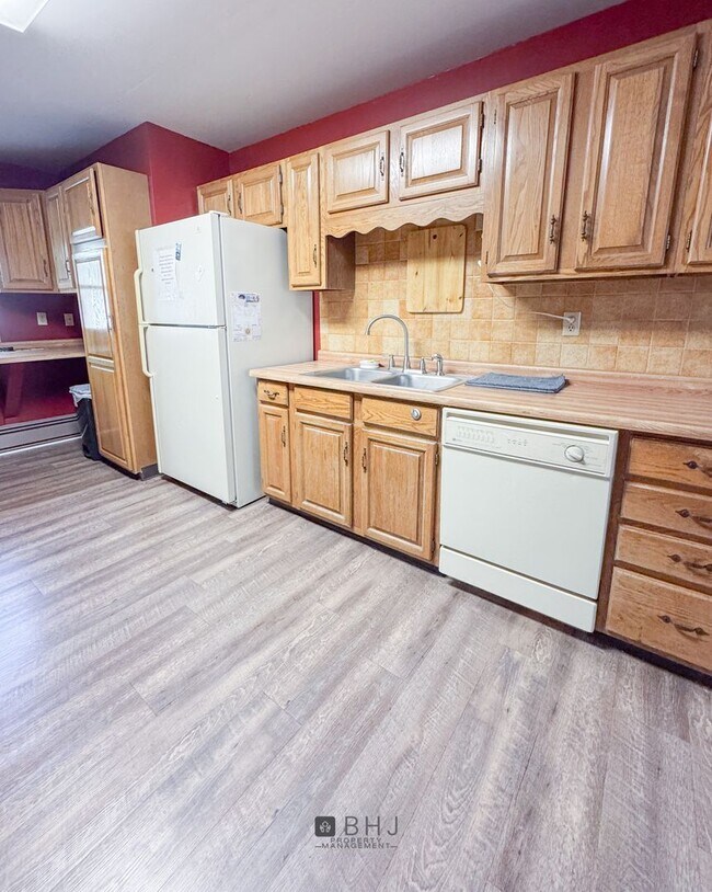 Photo - SHORT TERM 6 MONTH ONLY - Dog Friendly 3 b...