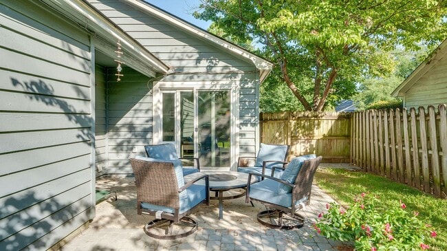 Photo - 3 bedroom 2 bathroom house in Chelsea Park - Mt.Pleasant