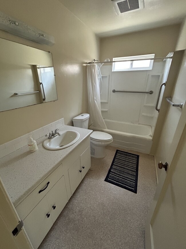 Photo - 740 Rougeot Pl