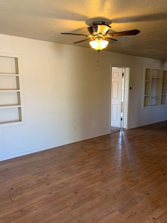 Photo - 2912 SW J Ave