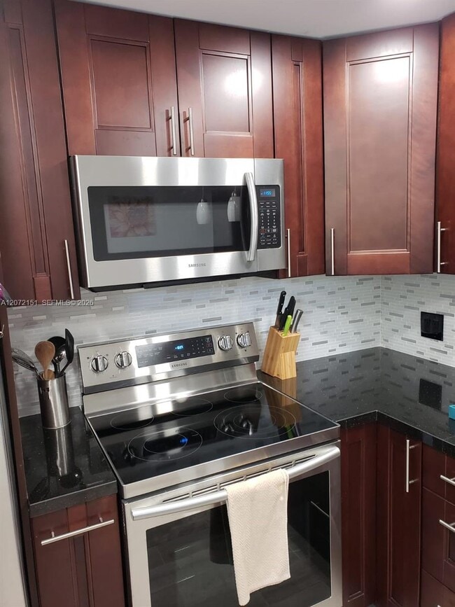 Photo - 900 NE 12th Ave Unit 302