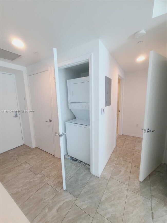 Photo - 500 Brickell Ave Unit 2608