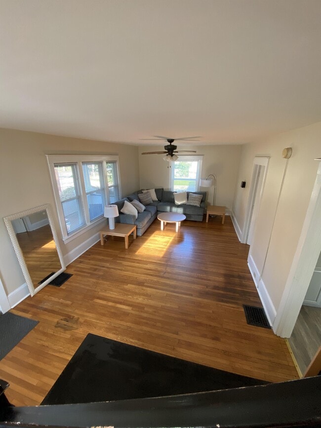 Building Photo - 1101 W 4th St Rental