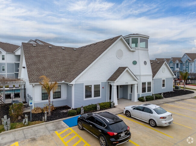Leasing Office