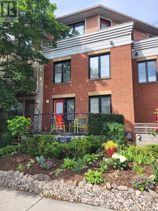 Photo - 158 Rochester St