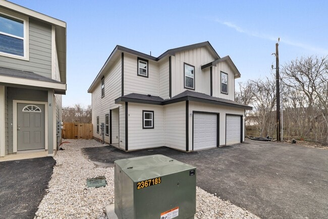 Photo - Modern 3-Bed, 2.5-Bath Duplex with Private Backyard