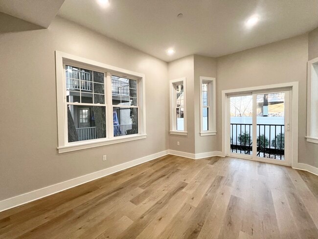 Photo - 115 Thurston St