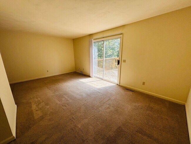 Photo - 4 Bedroom 3.5 Bath Townhouse