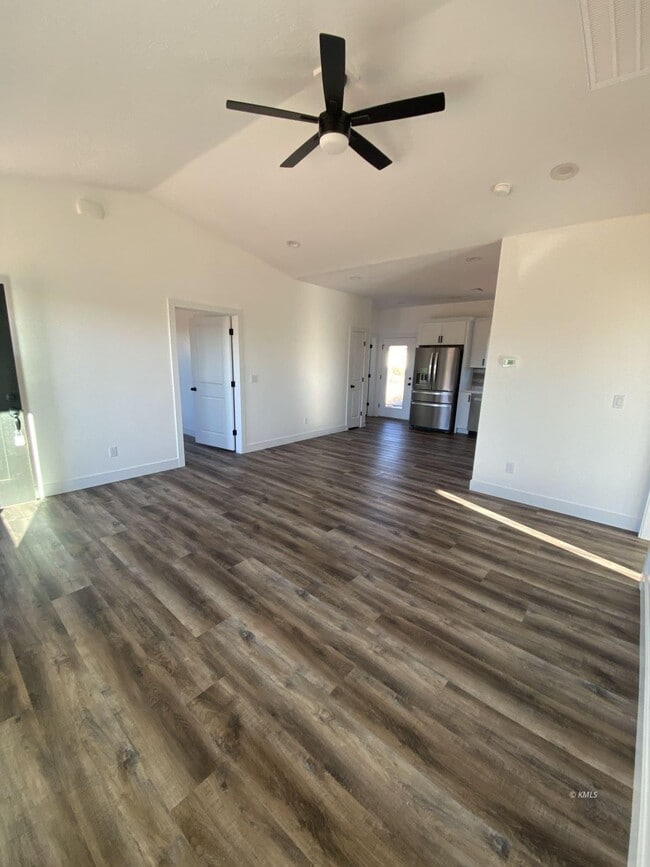 Photo - 742 W Vance Dr