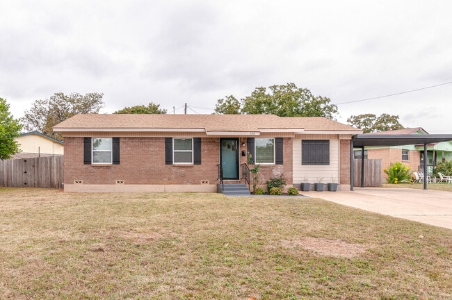 Photo - 300 Ridgecrest Dr