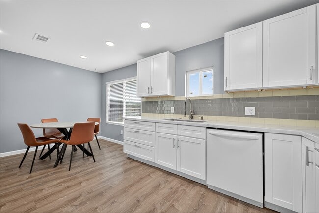 Photo - 10106 Shadow Pine Dr