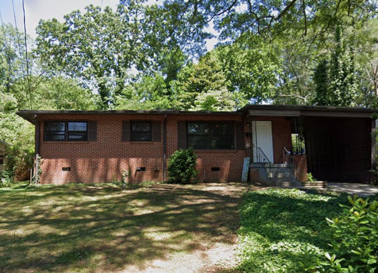 3 Bed and 2 Bath in East Point! - 3 Bed and 2 Bath in East Point!