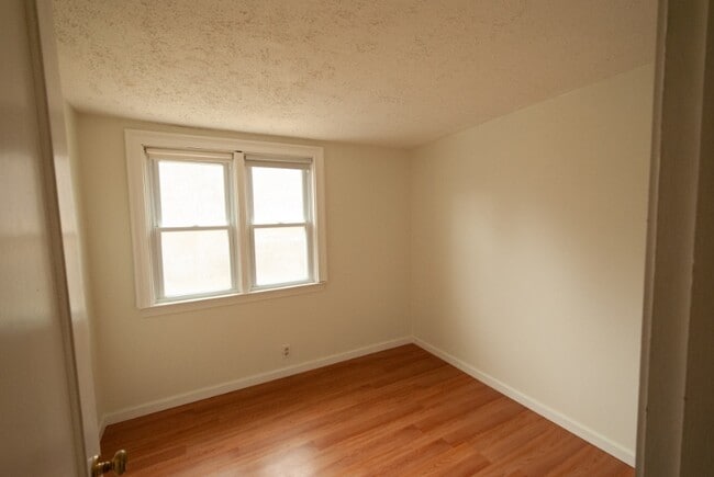 Photo - 512 Nottingham Rd