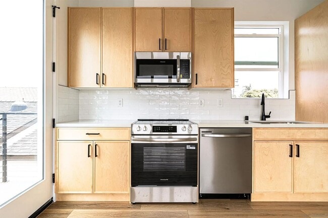 2945 B. St - 2945 B. St Unidad 2947 B. St 1