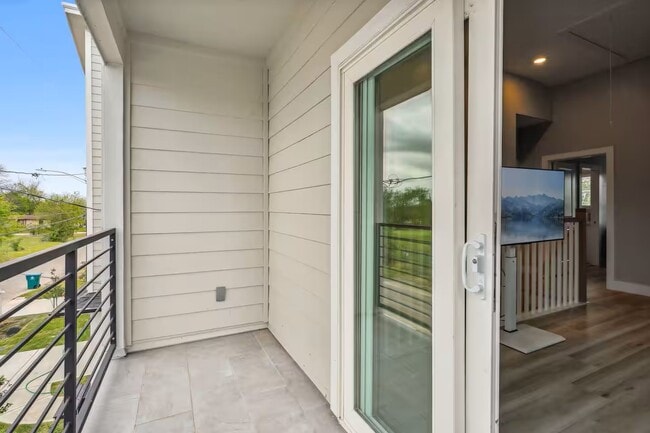 Photo - 2502 Sam Wilson St