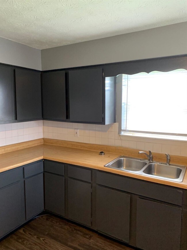 Photo - 154 Fairfax Way Unit B