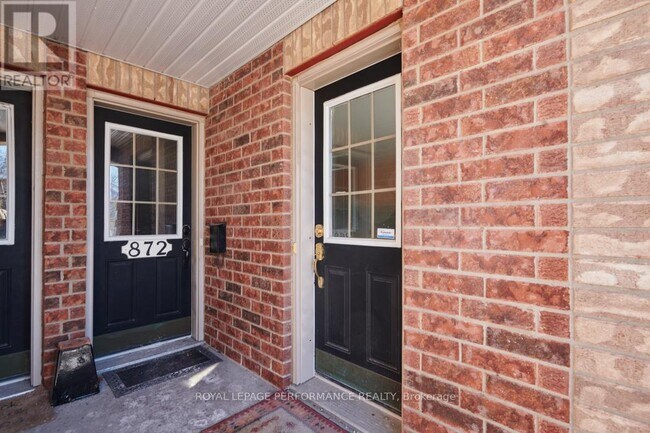 Photo - 870 Longfields Dr