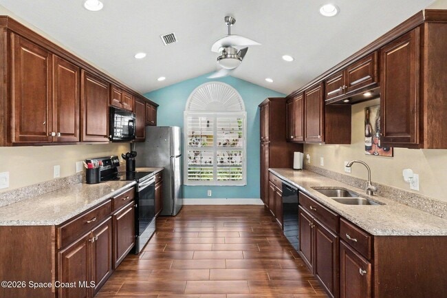 Photo - 1611 Clover Cir