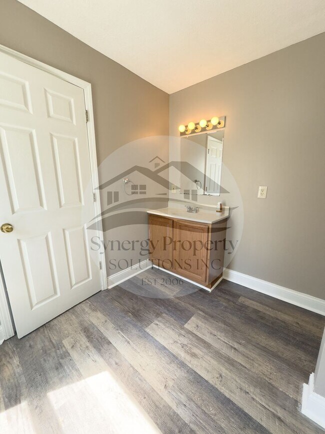 Photo - LARGE CRESTLINE HOUSE