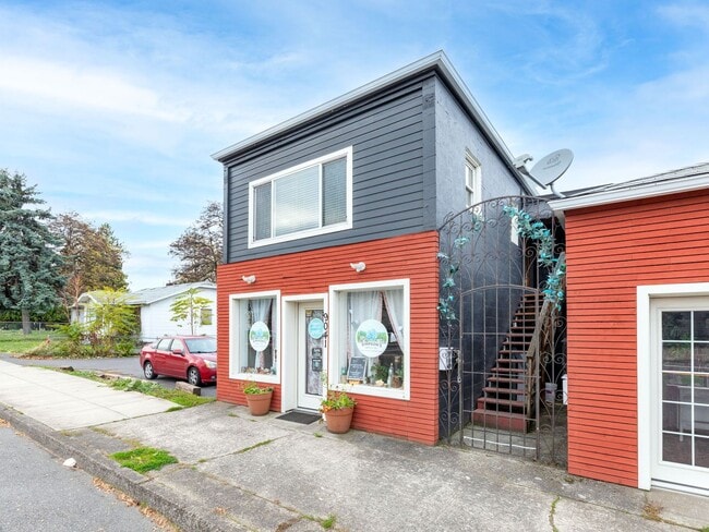 Photo - 9041-9049 NE Sandy Blvd Unit 9043