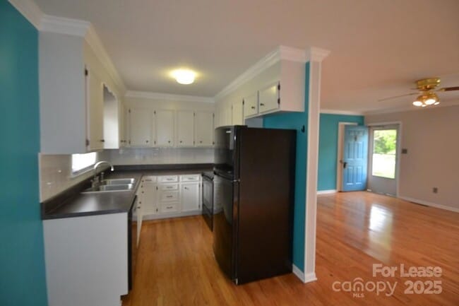 Photo - 2050 35th St NE