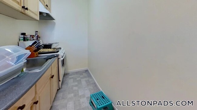 Building Photo - 1 Linden St Rental